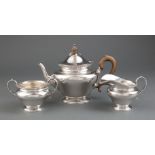 George V Sterling Silver Tea Service, Edward Barnard & Sons, Ltd., London, 1927, incl. teapot, sugar