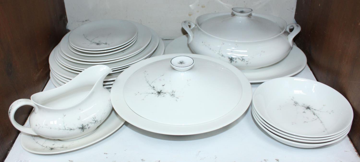 SECTION 8. A 23-piece Royal Doulton 'Greenbrier' pattern part dinner service comprising tureens, a - Image 2 of 2