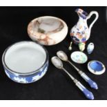 A small collection of assorted Oriental ceramics and collectables comprising a 20th century snuff
