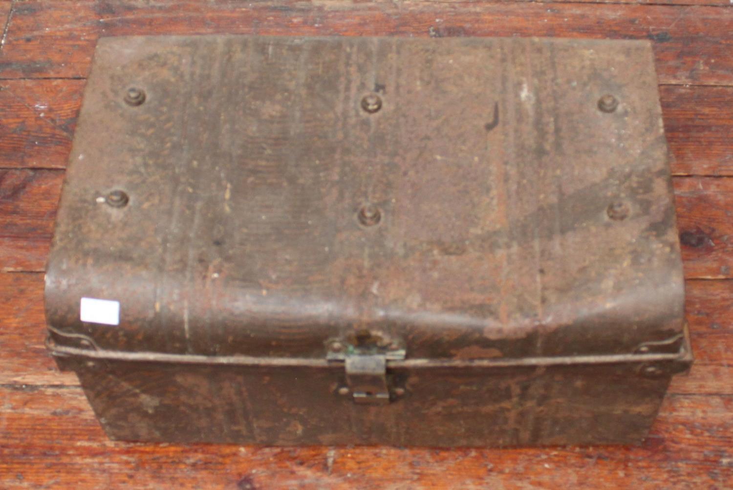 A metal trunk containing fifty-seven phonograph cylinders including Edison, Clarion & Sterling - Image 2 of 2