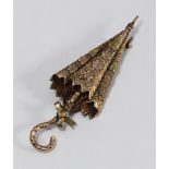 A 9ct two-tone gold floral patterned umbrella bar brooch, hallmarked 1911, total weight approx. 3.6g