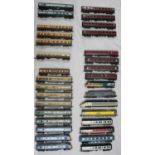 Thirty-two loose '00' gauge, comprising 4x Hornby locomotives, 8x Hornby carriages, 2x Triang