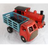 A Tri-ang farm lorry with twelve black plastic pigs, 42cm long, together with a Tri-ang 'Puff-