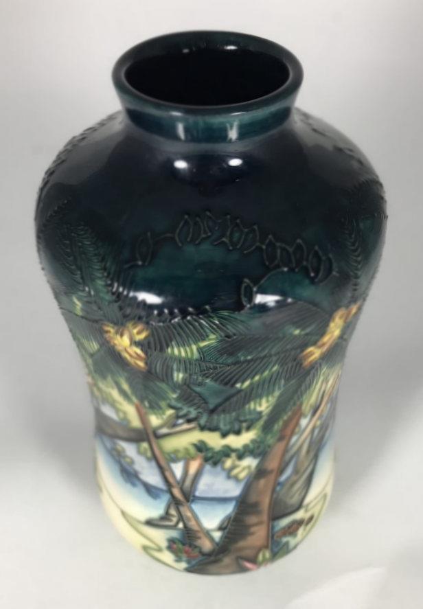 A Moorcroft Pottery "Kiribati" vase, designed by Nicola Slaney, of waisted cylindrical form, - Bild 4 aus 4