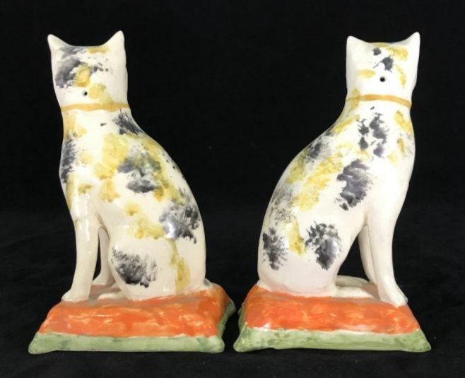 A pair of 19th century Staffordshire pottery figures of seated cats, decorated with patches of ochre - Bild 2 aus 2