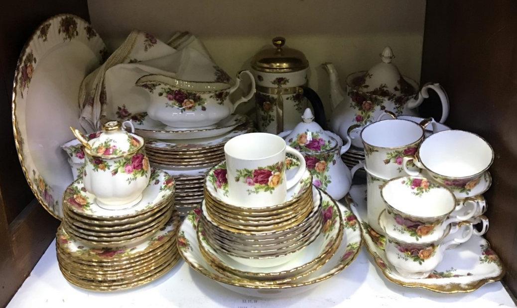 SECTIONS 1 & 2. An extensive collection of Royal Albert 'Old Country Roses' tea and dinner wares, - Bild 2 aus 2