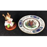 A limited edition Spode porcelain Mulberry Hall pierced cabinet plate, 'Her Majesty Queen