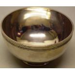 An Edwardian silver sugar bowl, with a moulded rim, on a moulded foot, Makers D & J Wellby, London