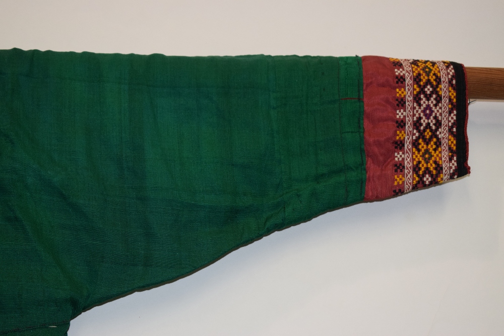 Turkmen bright green silk coat, Turkmenistan or Afghanistan,AMENDMENT TO ESTIMATE. - Image 4 of 13