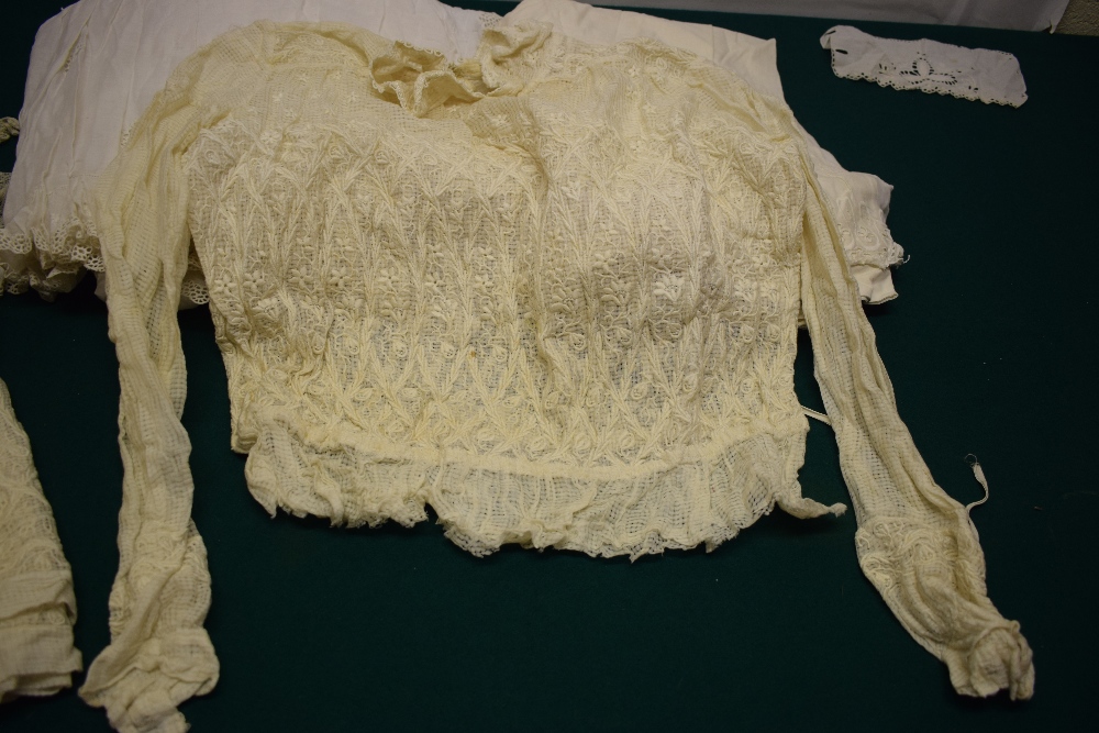 Collection of hand and machine lace including a cream machine made Chantilly stole, 9ft. X 18in. - Image 4 of 5