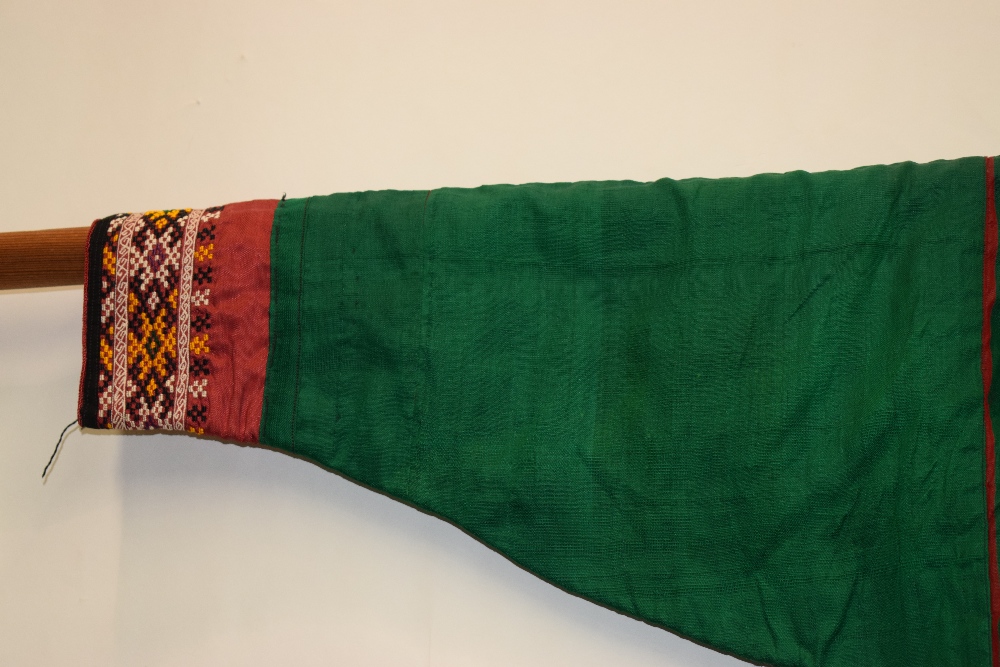 Turkmen bright green silk coat, Turkmenistan or Afghanistan,AMENDMENT TO ESTIMATE. - Image 5 of 13