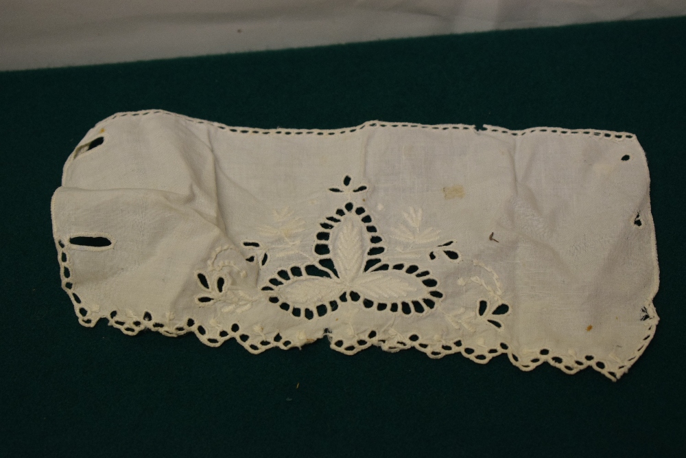 Collection of hand and machine lace including a cream machine made Chantilly stole, 9ft. X 18in. - Image 5 of 5