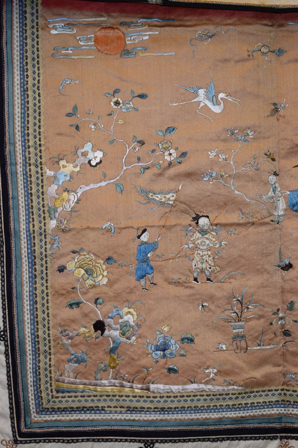 Exquisite Chinese silk embroidered altar frontal (tokwi) for a domestic altar, late 19th/early - Image 8 of 13