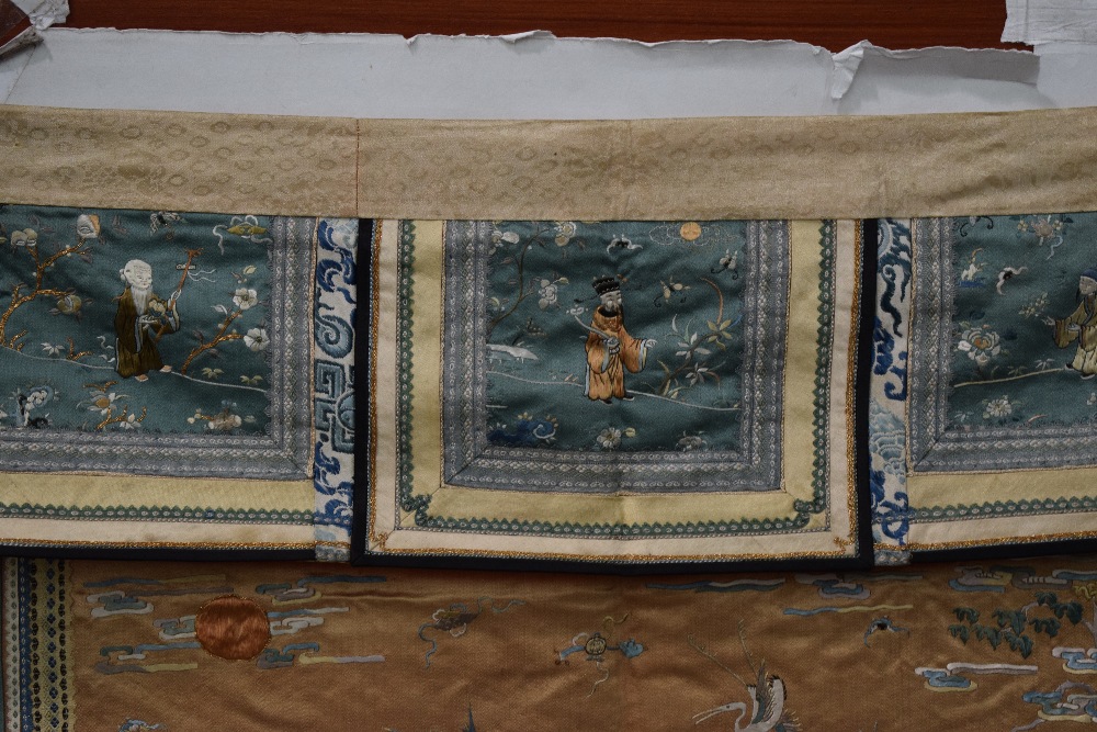 Exquisite Chinese silk embroidered altar frontal (tokwi) for a domestic altar, late 19th/early - Image 6 of 13