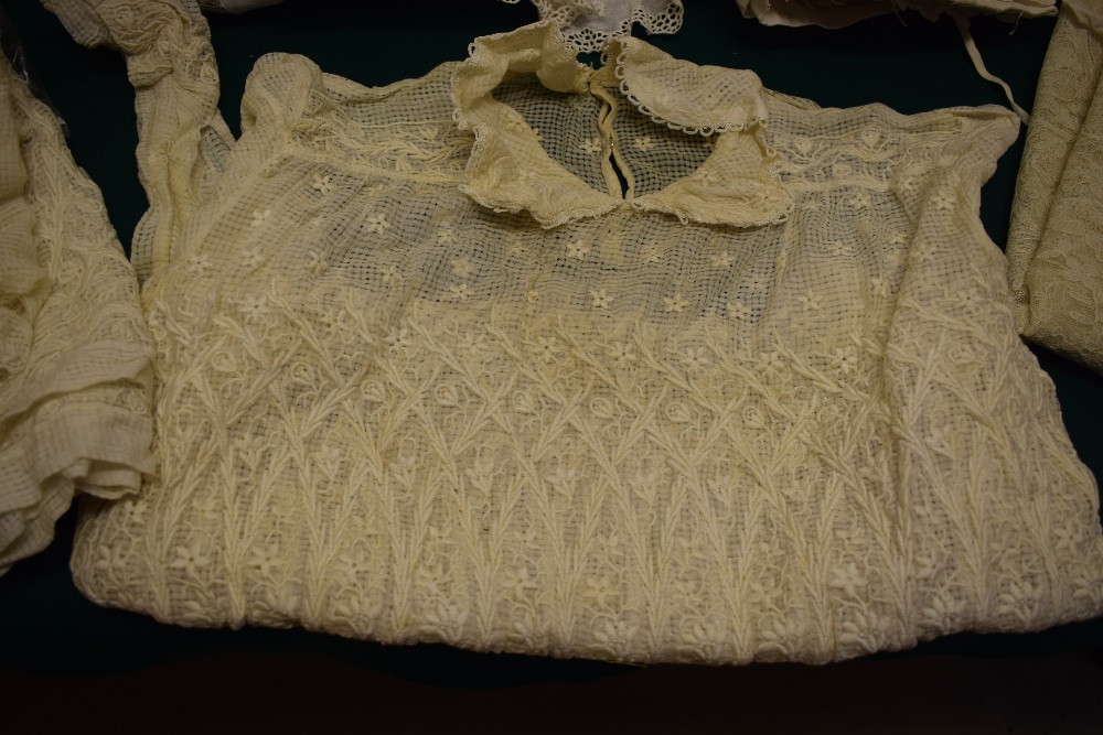 Collection of hand and machine lace including a cream machine made Chantilly stole, 9ft. X 18in. - Image 2 of 5