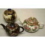 A miniature Cantonese porcelain teapot, a miniature Japanese Kutani vase, decorated a court scene,