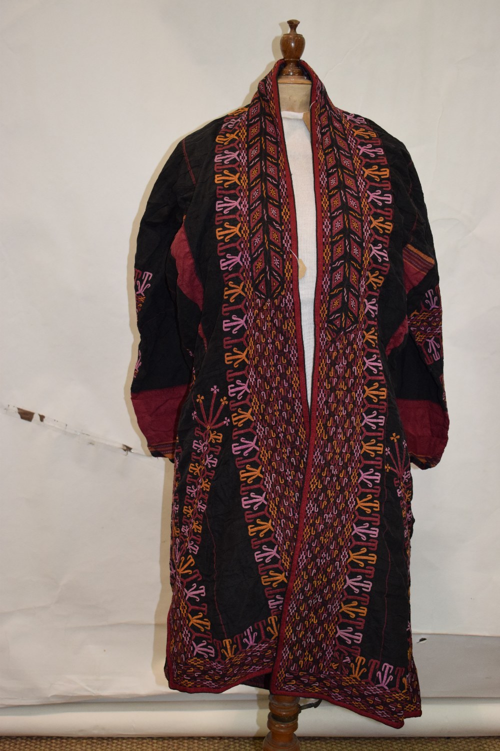 Tekke Turkmen chyrpy, Turkmenistan or Afghanistan, early 20th century, dark blue silk heavily - Image 3 of 18