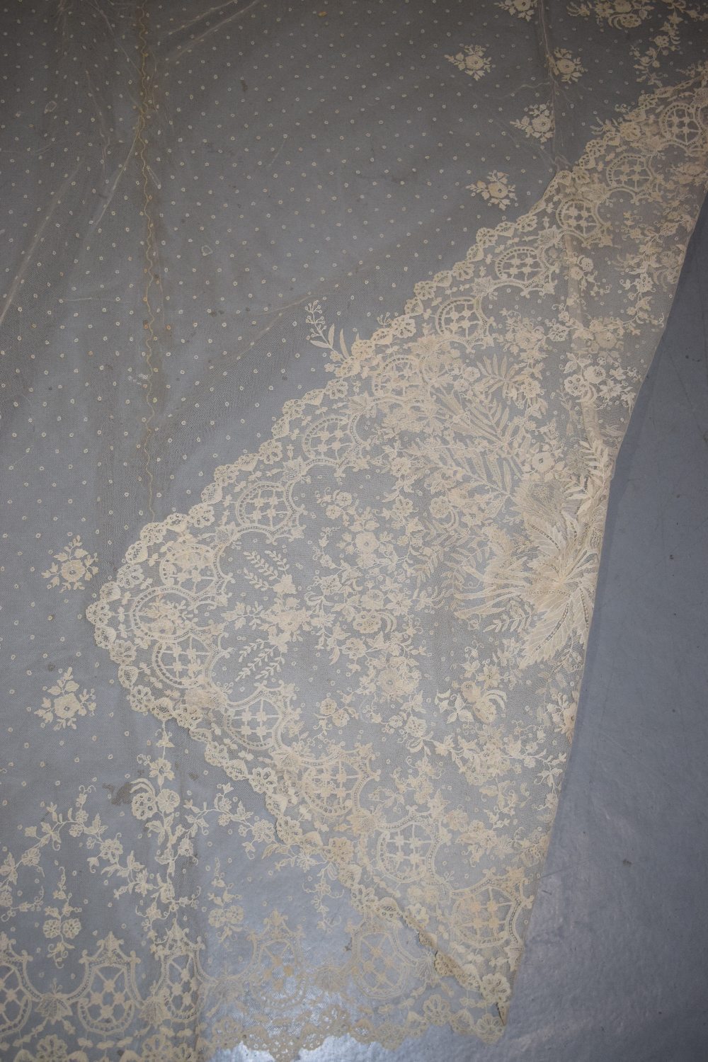 Superb quality Brussels needle lace veil worked with large bouquets of flowers to each corner, - Image 10 of 18