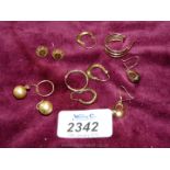 Miscellaneous 9 ct gold ear-rings, some pairs and others.