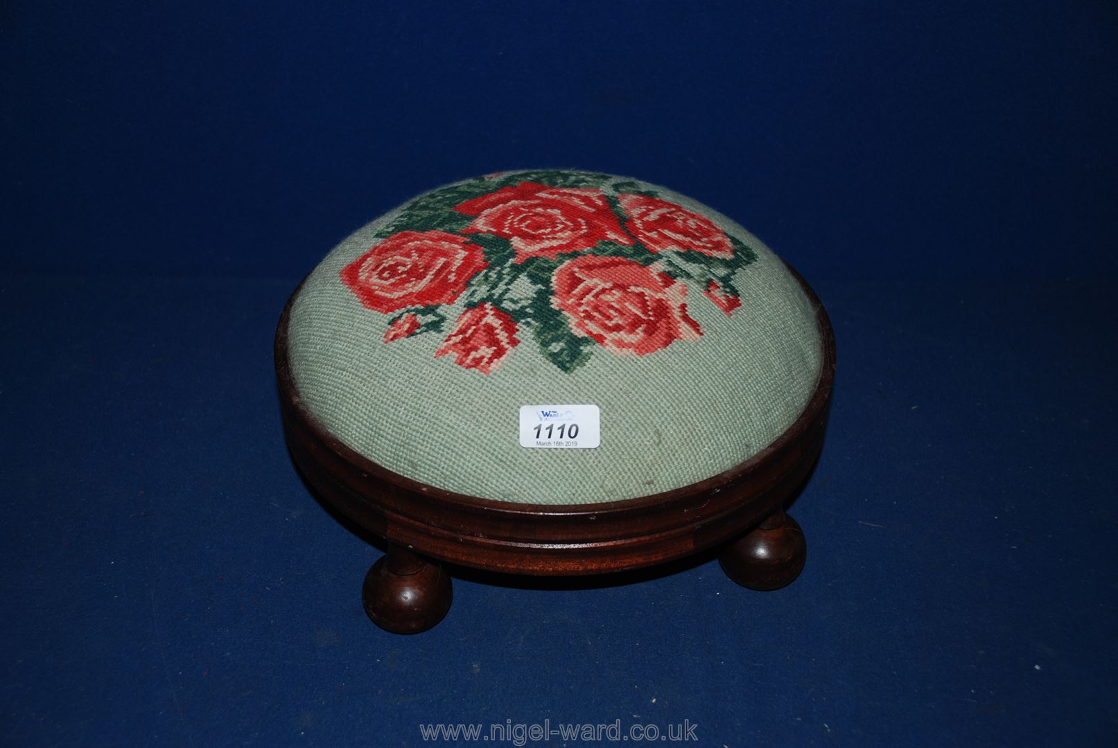 A circular red rose pattern,