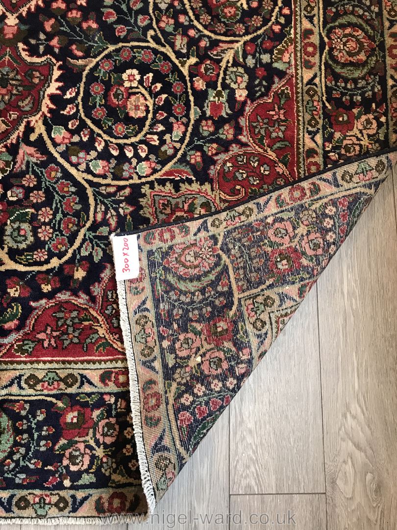 A hand-made Isfahan Carpet, - Image 4 of 4