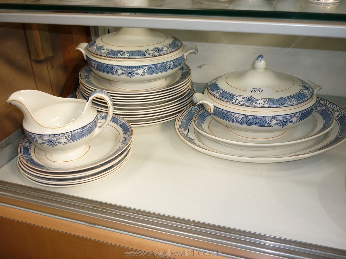 A quantity of Bristol 'Canynge' china including dinner plates, side plates,