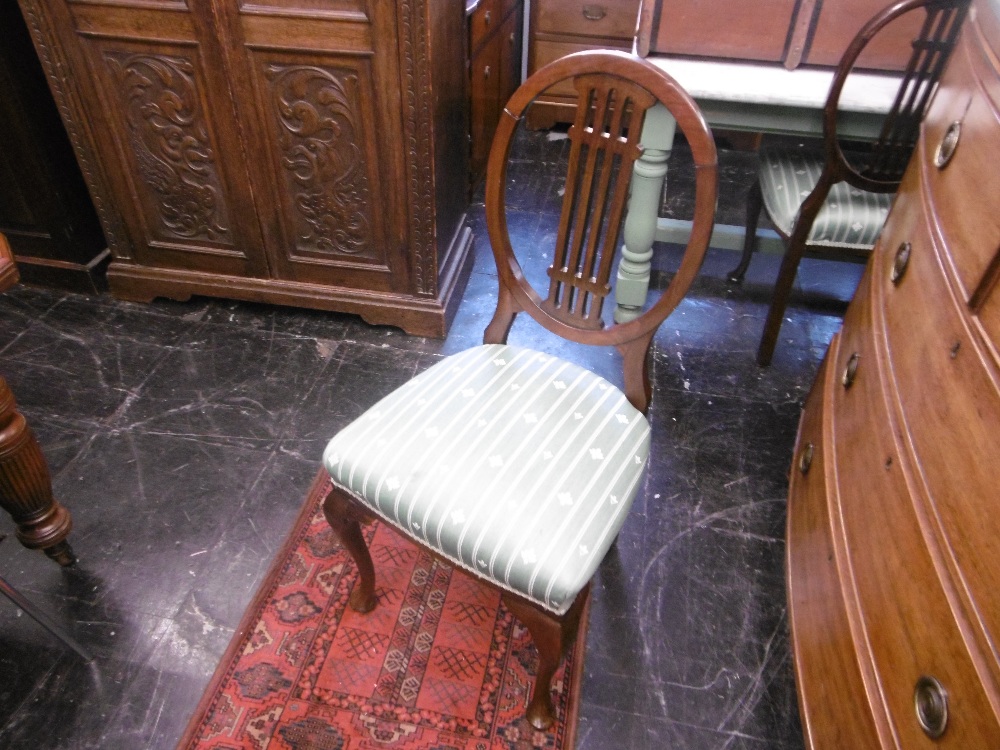 A SET OF FOUR MAHOGANY DINING CHAIRS