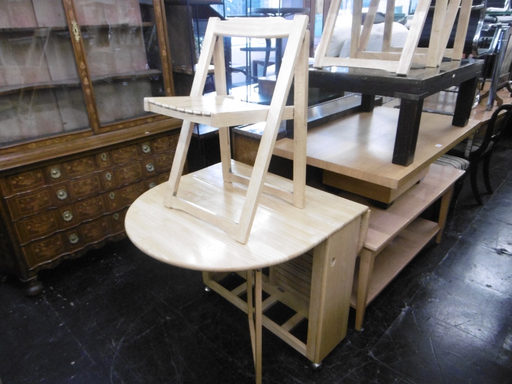 A Gate leg table and four folding chairs - Bild 3 aus 3