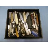 Twenty three assorted pen knives