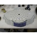 A deft blue and white meat dish and drainer