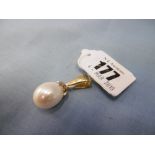 9ct gold and cultured pearl pendant