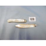 Two silver bladed mother of pearl handled folding pocket fruit/pen knives