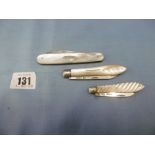 Three hallmarked silver bladed mother of pearl handled folding pocket fruit/pen knives