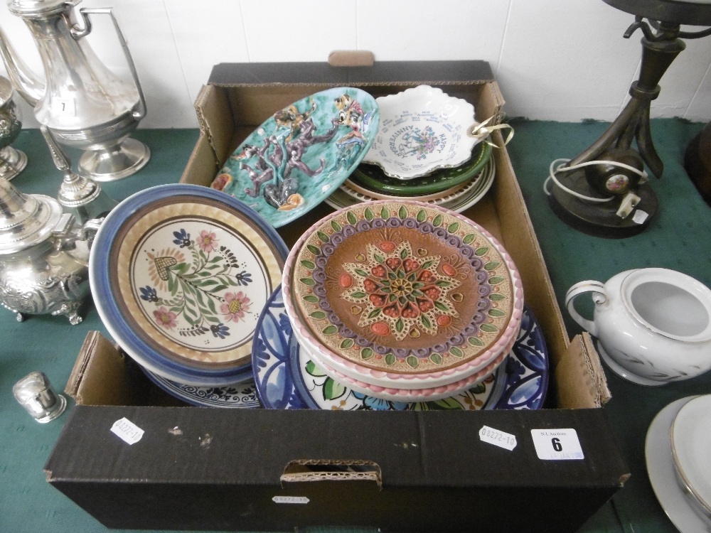 A quantity of assorted cabinet plates