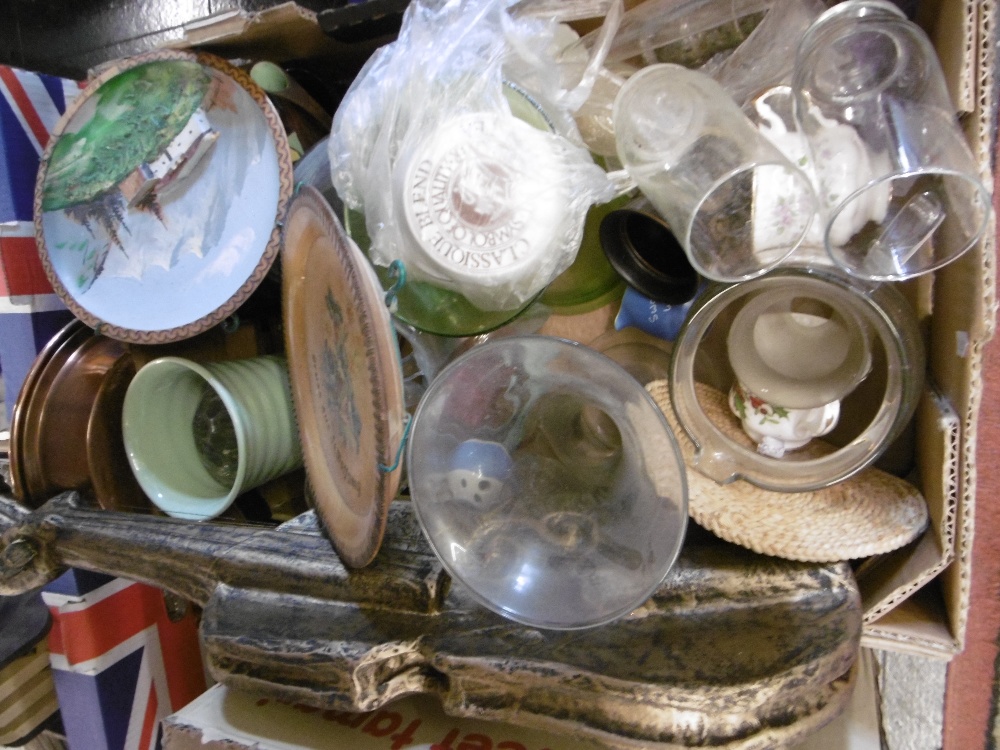 A box of assorted sundries