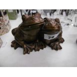 A small bronzed double frogs