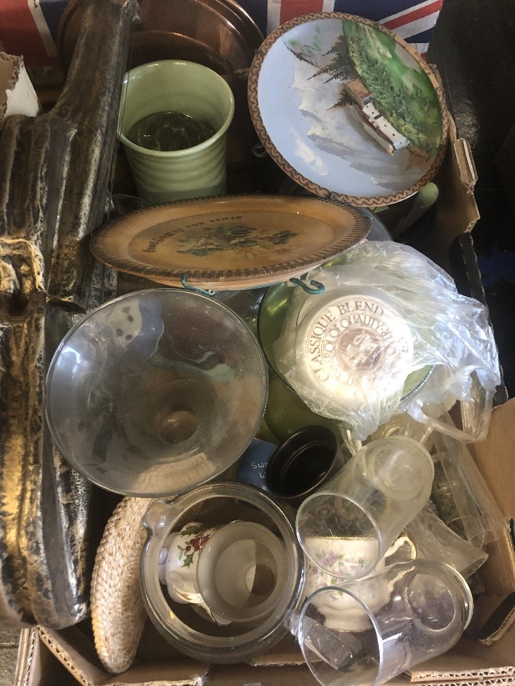 A box of assorted sundries - Image 2 of 2