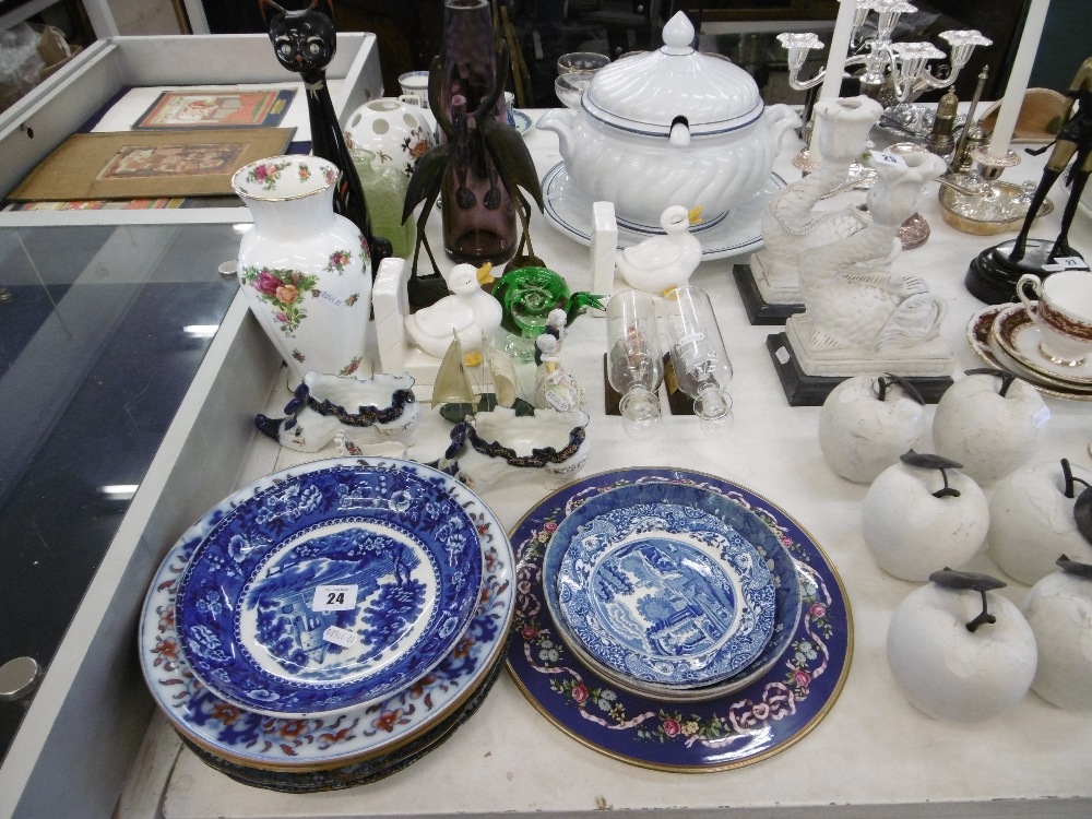 A mixed assortment of sundries and ornaments