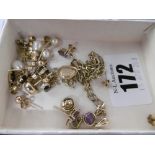 Assorted 9ct and yellow metal jewellery,