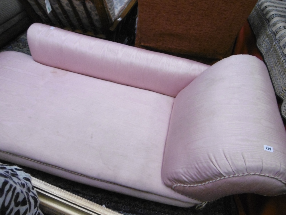 A pink upholstered chaise lounge - Image 2 of 2