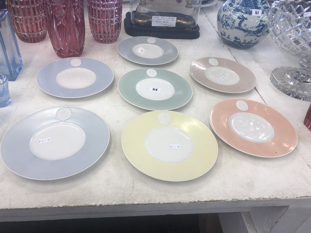 A harlequin set of seven arkadia ware side plates