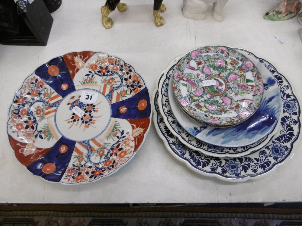A quantity of assorted cabinet plates including delft and Imari - Image 2 of 2