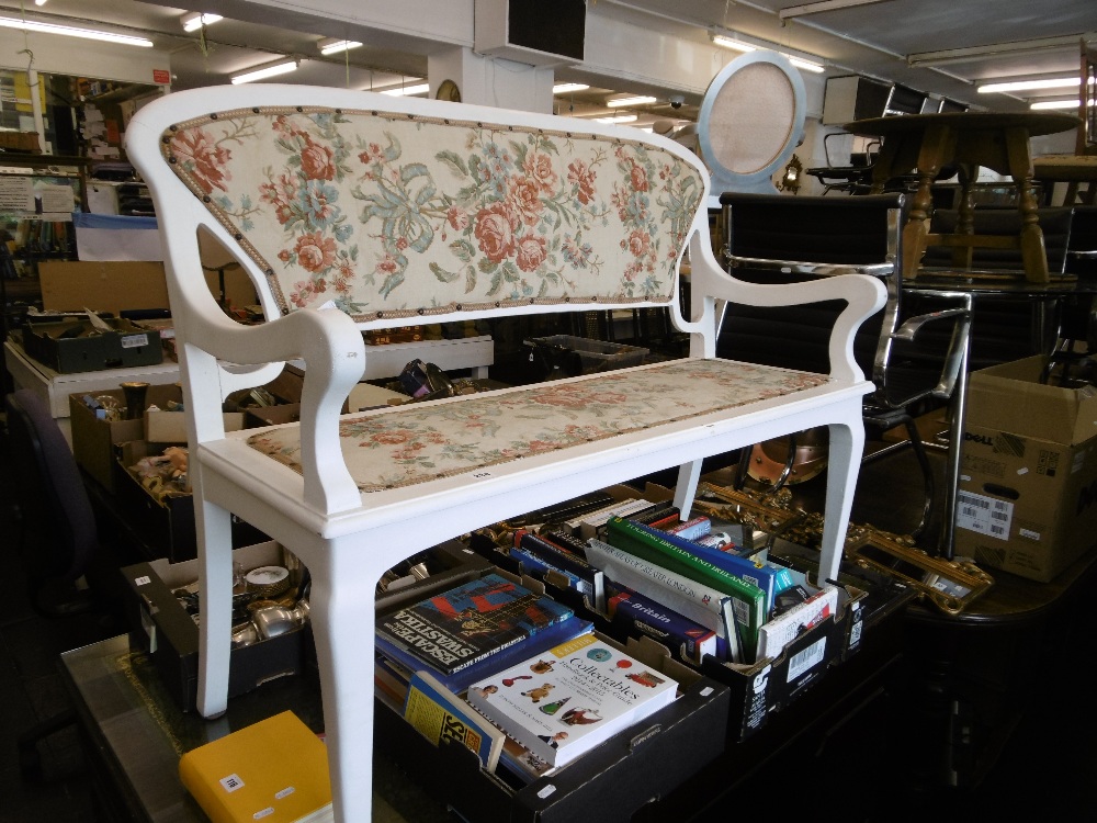 A painted and upholstered hall seat - Image 4 of 4