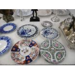 A quantity of assorted cabinet plates including delft and Imari