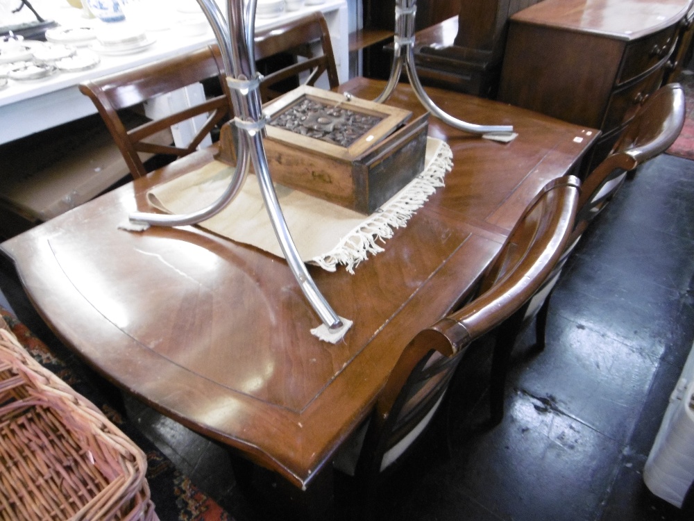 A contemporary extending dining table with two leaves, - Image 5 of 6