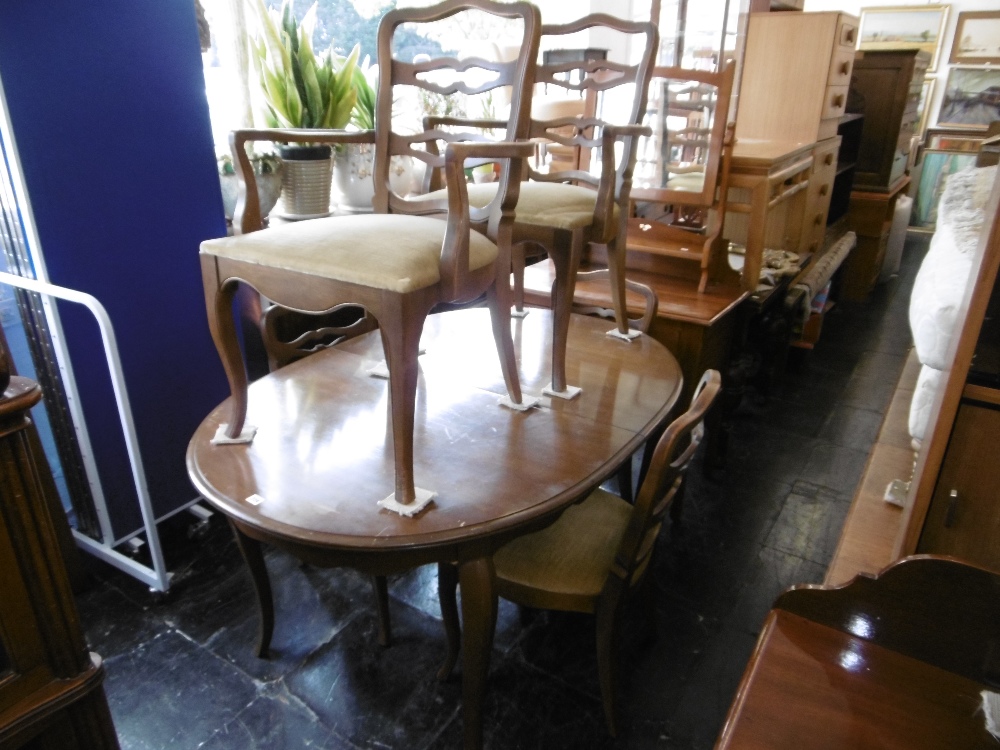 An extending dining table and six chairs - Image 2 of 4