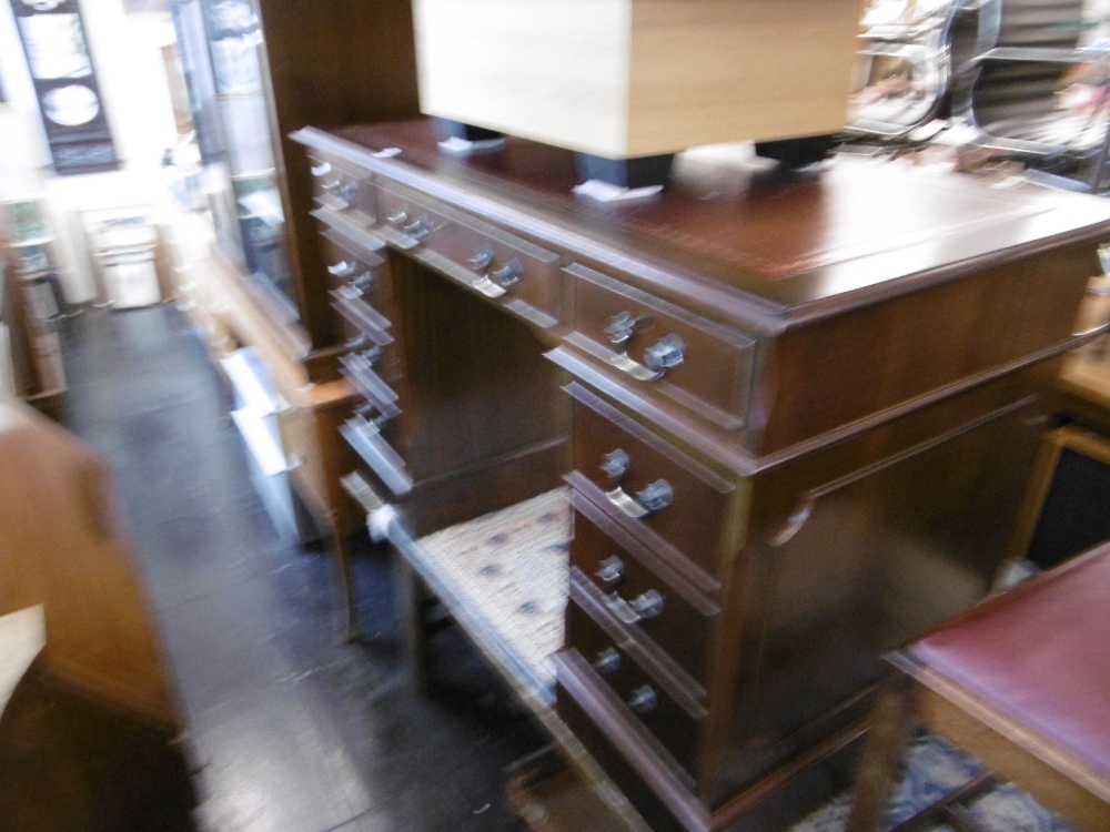 A mahogany pedestal desk - Image 2 of 3