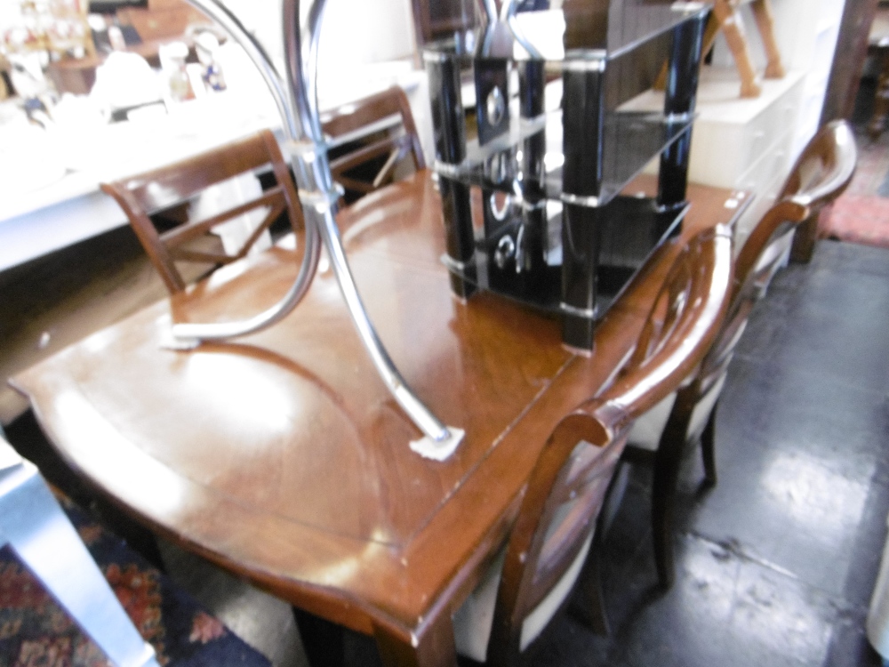 A contemporary extending dining table with two leaves, - Image 6 of 6