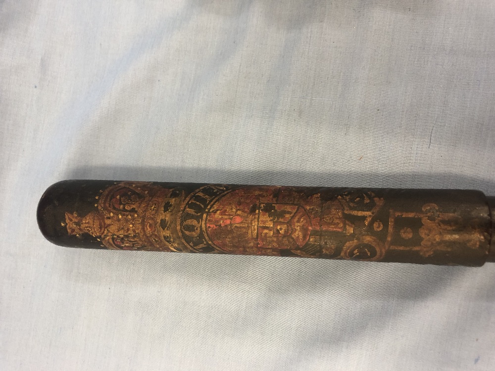 A 19th century truncheon with royal coat of arms plus a 19th century Staffordshire muffineer in the - Image 16 of 17