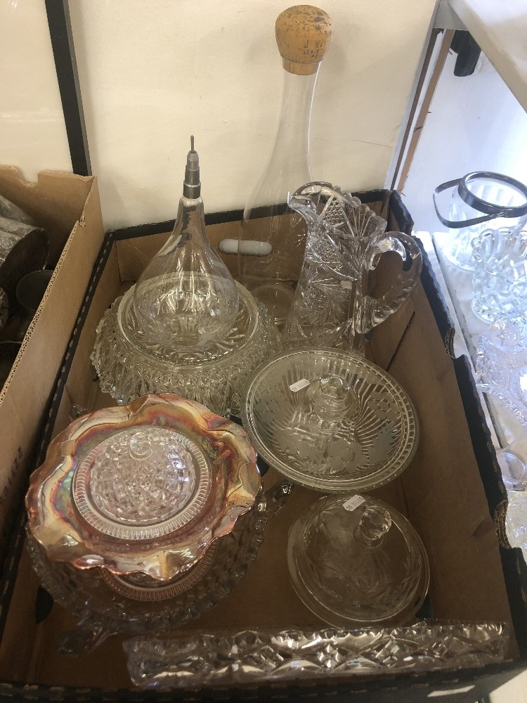 A quantity of glassware